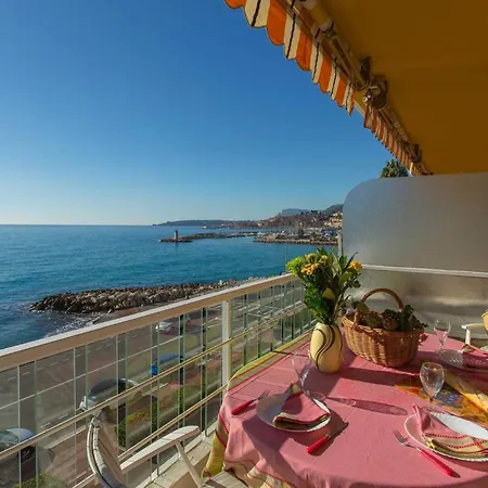 87h - 2p Face Au 3eme Etage Avec Terrasse Et Garage * Menton